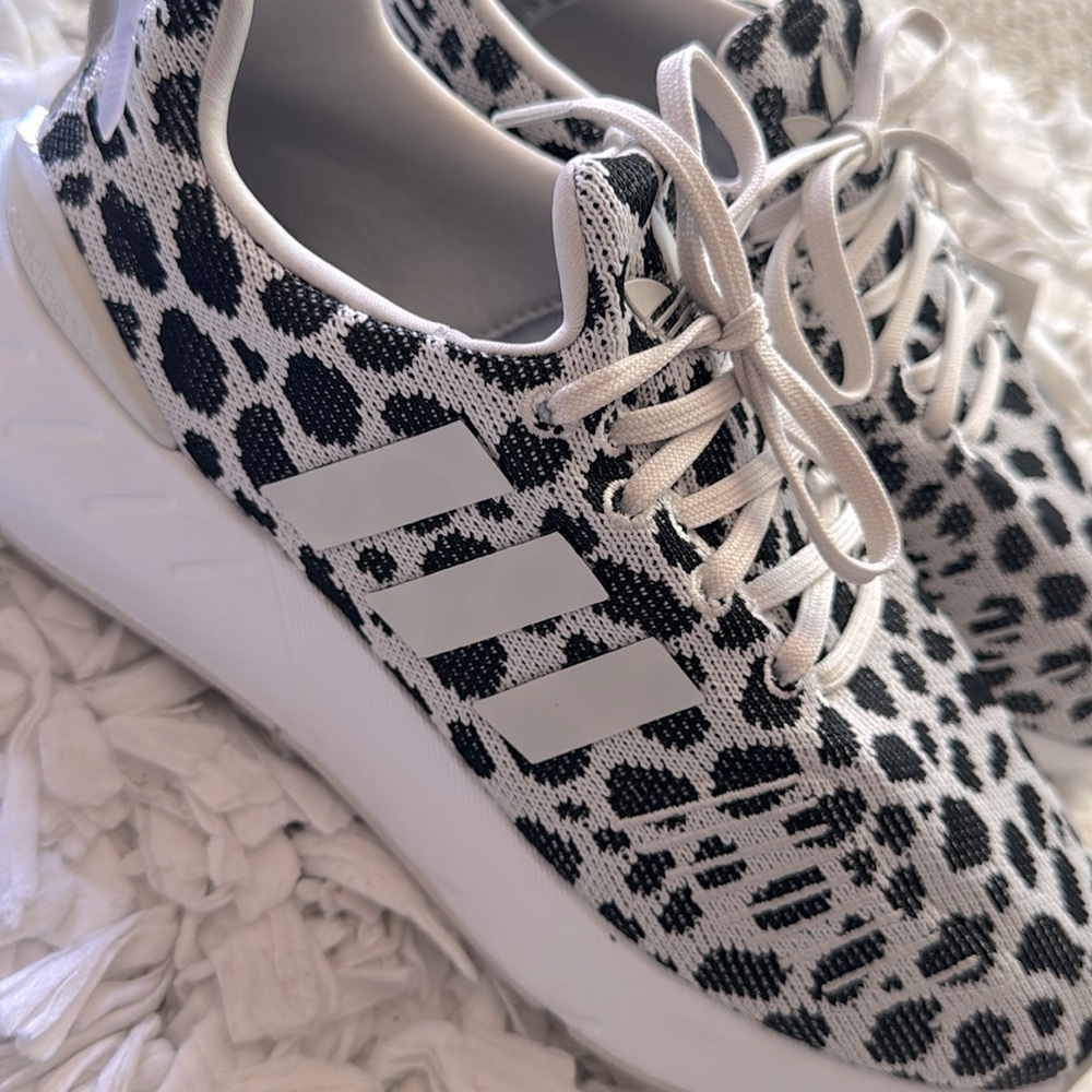 NWT Adidas Swift Run 22 Leopard Sneakers - Picture 6 of 10